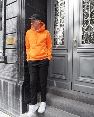 С чем носить золотой худи мужчине