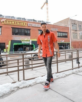 С чем носить золотые кожаные кеды мужчине