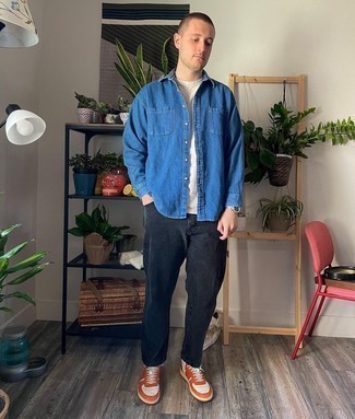 С чем носить золотые кожаные кеды мужчине