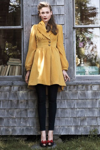 С чем носить золотую верхнюю одежду женщине