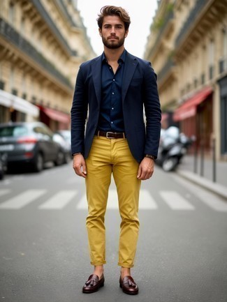 С чем носить золотые брюки мужчине