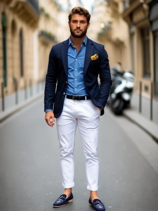 С чем носить золотой нагрудный платок