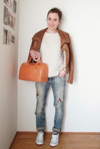 С чем носить золотую сумку-саквояж