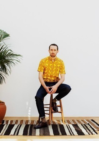 С чем носить золотую рубашку мужчине