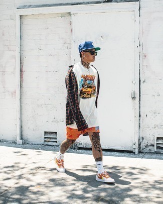 С чем носить золотые шорты мужчине