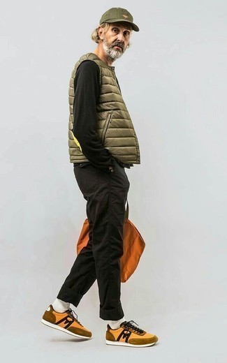 С чем носить золотые кеды мужчине