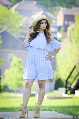 С чем носить золотые замшевые босоножки на каблуке