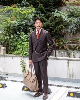 С чем носить золотой галстук мужчине