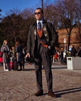 С чем носить золотой жилет