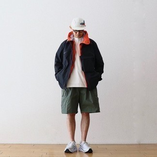 С чем носить золотую ветровку мужчине