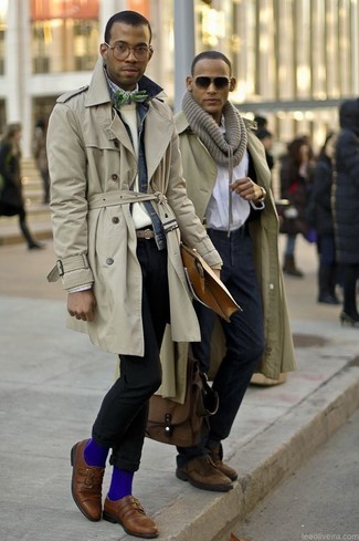 С чем носить зелено-красный галстук-бабочку мужчине