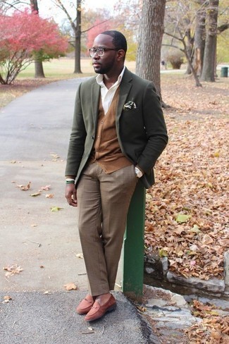 С чем носить зеленый браслет из бисера мужчине