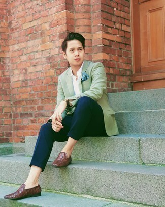 Какие лоферы носить с зеленым пиджаком мужчине