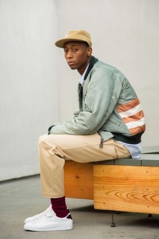 Какие брюки чинос носить с зеленым бомбером