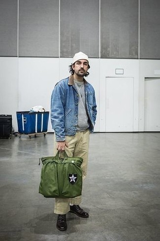 С чем носить зеленую сумку из плотной ткани мужчине