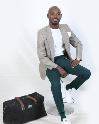 С чем носить зеленые низкие кеды из плотной ткани мужчине