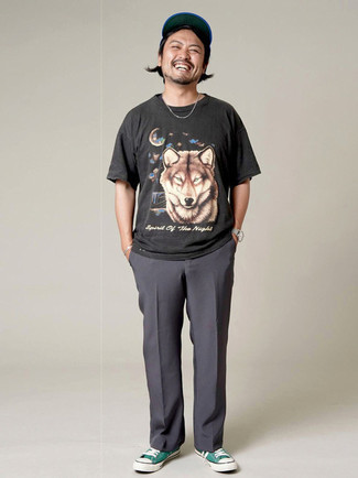 С чем носить зеленые низкие кеды из плотной ткани мужчине