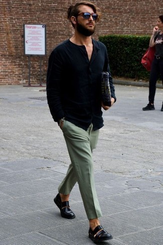 С чем носить зеленые брюки чинос
