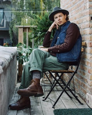 С чем носить зеленые брюки чинос