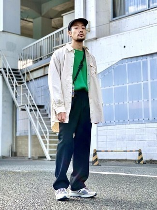 С чем носить зеленую футболку с круглым вырезом мужчине