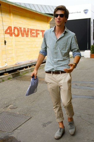 С чем носить зеленую рубашку с длинным рукавом в мелкую клетку мужчине