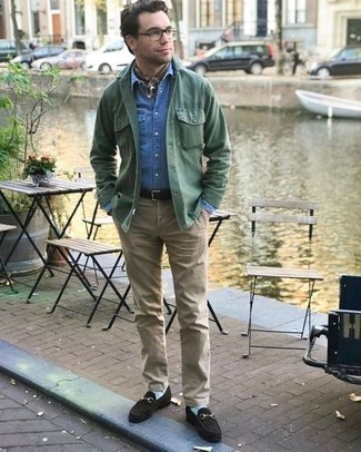 С чем носить зеленую куртку мужчине