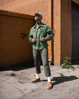 С чем носить зеленую куртку мужчине