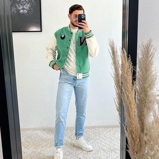 С чем носить зеленую куртку мужчине в стиле кэжуал