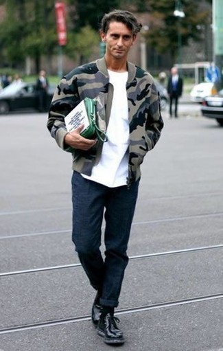 С чем носить зеленую кожаную сумку мужчине