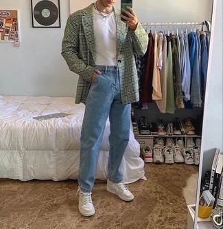 С чем носить зеленые кожаные высокие кеды мужчине