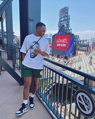 С чем носить зеленые кожаные кеды мужчине