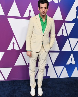 С чем носить зеленую рубашку с длинным рукавом мужчине