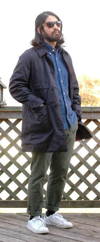 Какие дождевики носить с зелеными низкими кедами мужчине