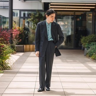 Какие костюмы носить с зеленой футболкой-поло