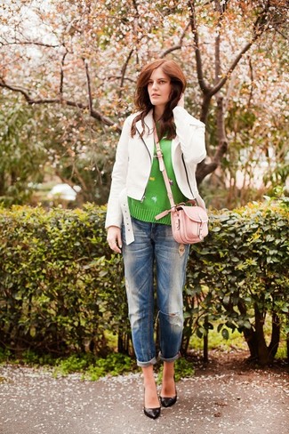 С чем носить зеленый свитер с принтом женщине