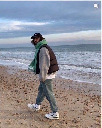 С чем носить зеленый шарф мужчине