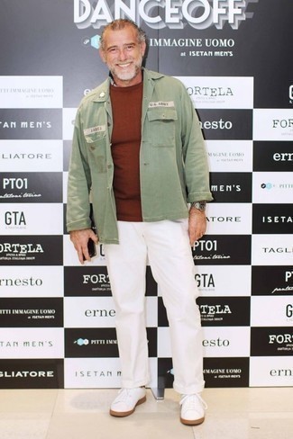 С чем носить зеленую куртку-рубашку мужчине