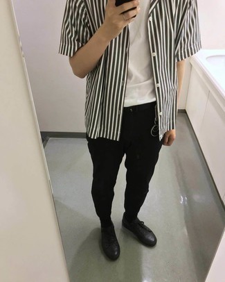 С чем носить зеленую рубашку мужчине