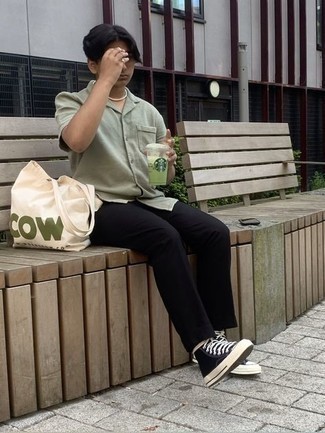 С чем носить зеленую рубашку мужчине