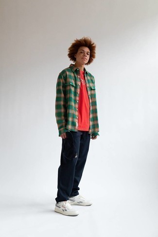 С чем носить зеленую рубашку мужчине