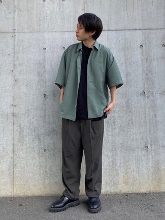 С чем носить зеленую рубашку мужчине