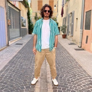 С чем носить зеленую рубашку с коротким рукавом мужчине