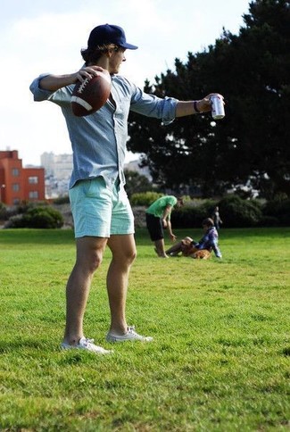 С чем носить зеленые шорты мужчине