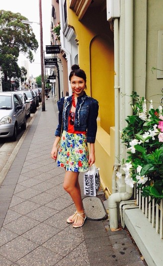 С чем носить зеленую короткую юбку-солнце