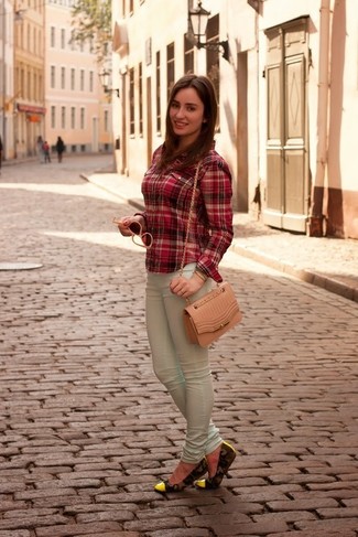 С чем носить зеленые джинсы скинни