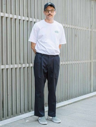 С чем носить зеленые кеды мужчине в жару