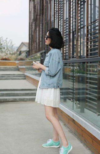 С чем носить зеленые кеды женщине