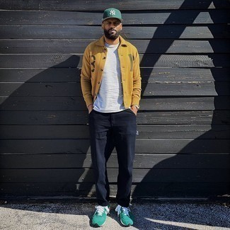 С чем носить зеленые кеды мужчине осень