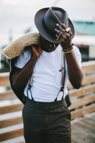 С чем носить зеленые подтяжки