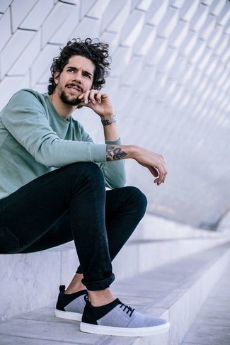 Как носить зеленый свитшот с темно-синими джинсами мужчине